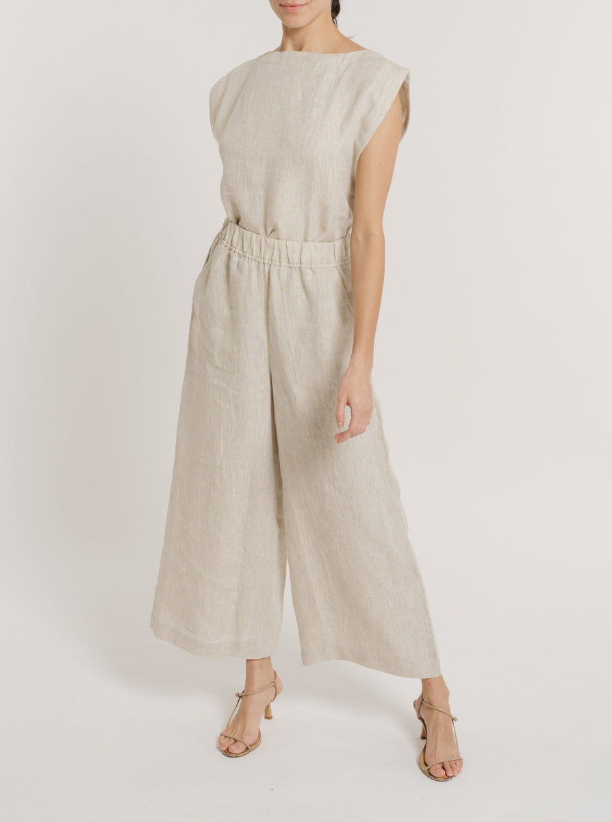 A woman wearing the Everyday Pant - Natural Linen.
